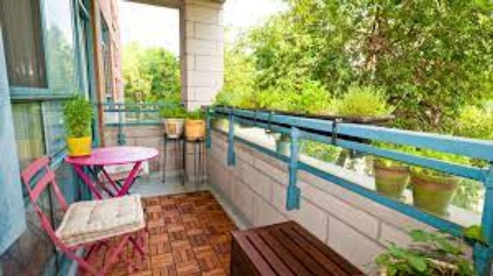 4 Cool Apartment Balcony Ideas